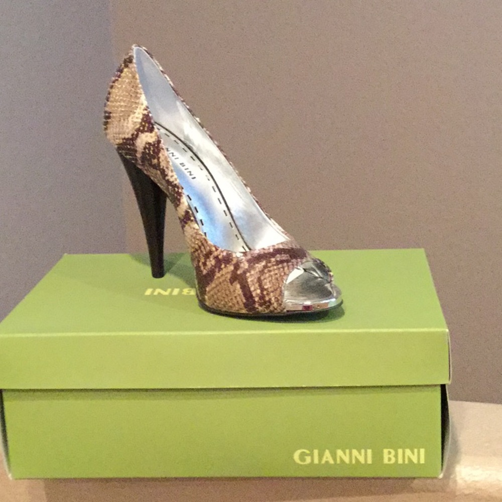 Gianni Bini Snakeskin Heels